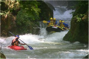 Sport team building: rafting